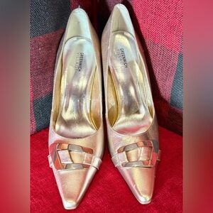 Greenwich Village metallic white gold pumps with buckle